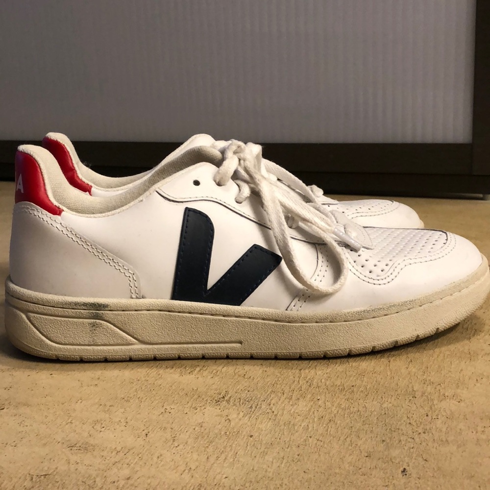 Veja V10 sneakers like new